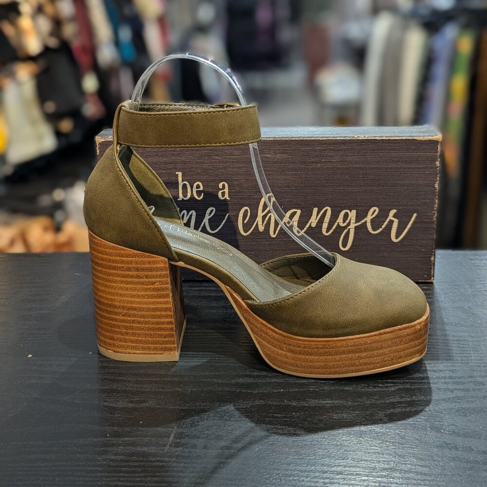 House of Harlow 1960 "Tanner" Platform Sandal
